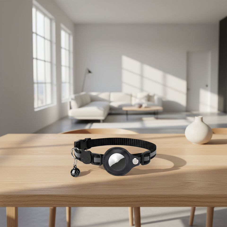 Cat collar with AirTag holder for everyday use